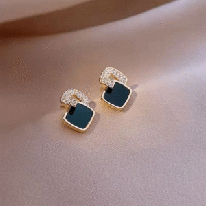 Earrings with black stone