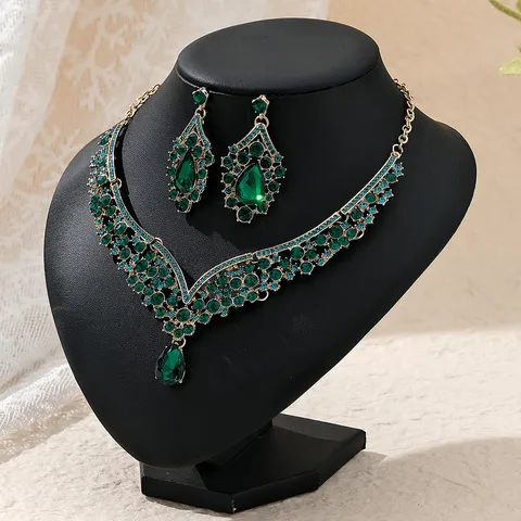 Emerald Green Stone Bridal Necklace Set - Image 5
