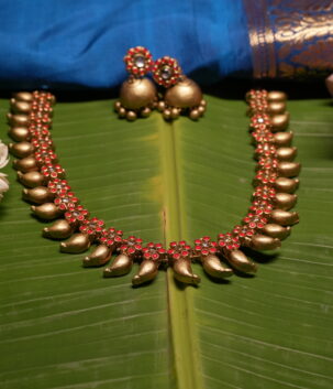 Antique Gold Mango Mala Necklace Set with Jhumka Earrings | Red Kundan Temple Jewellery