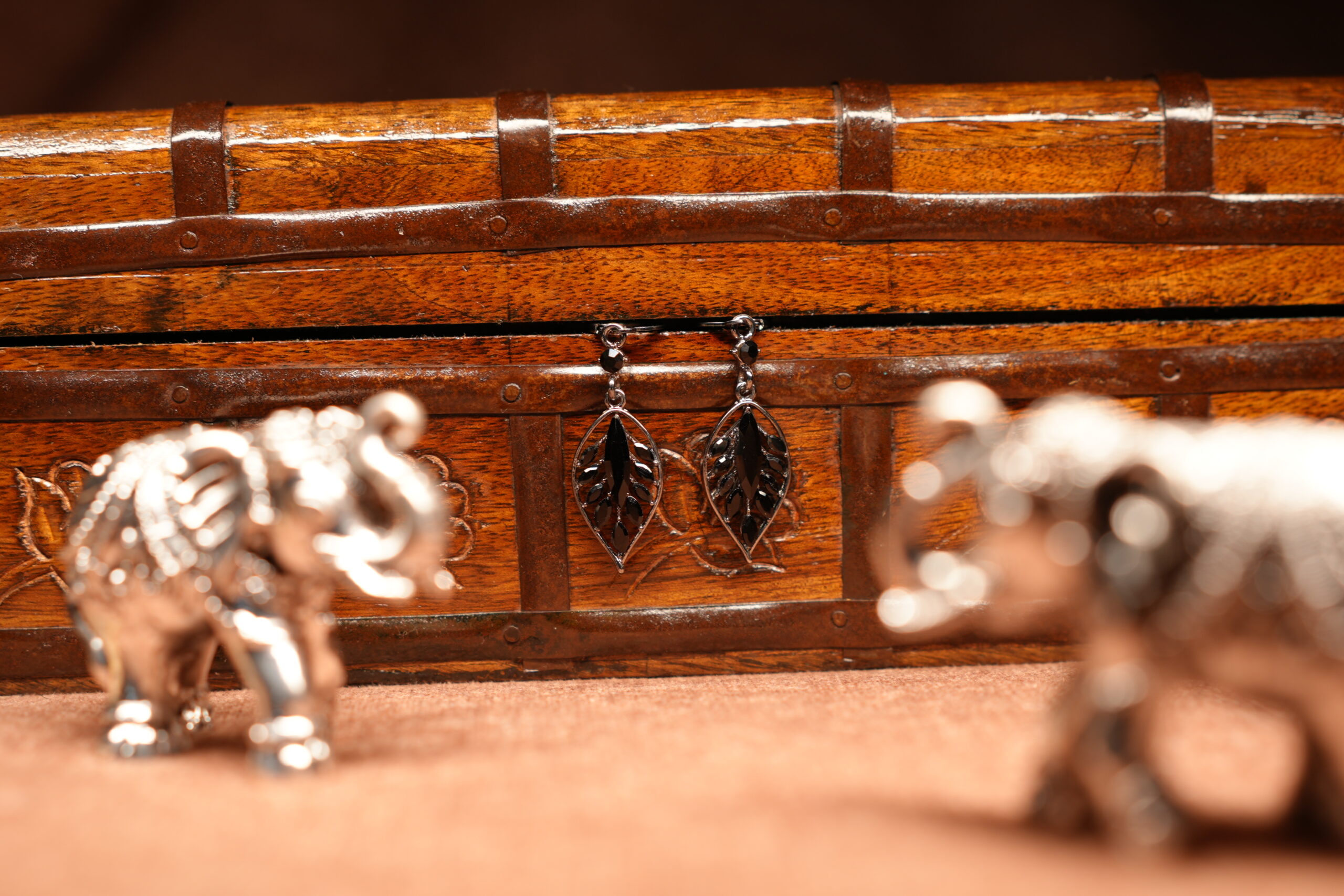 Silver filigree leaf drop earrings with black onyx stone centre displayed on wooden jewellery box – D2Dazzle fashion jewellery India