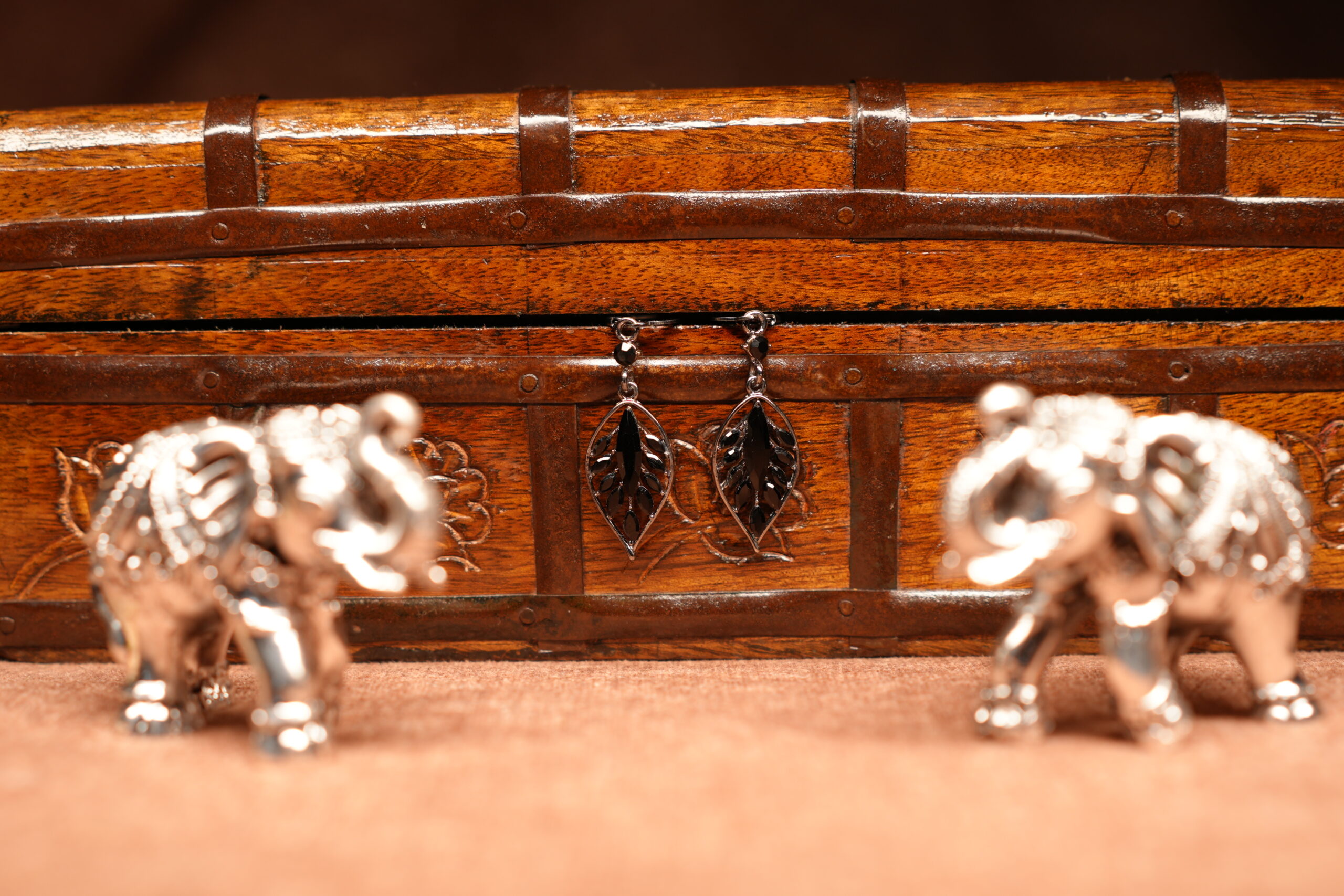 Silver filigree leaf drop earrings with black onyx stone centre displayed on wooden jewellery box – D2Dazzle fashion jewellery India