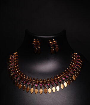Traditional Ellakathali-style antique gold necklace