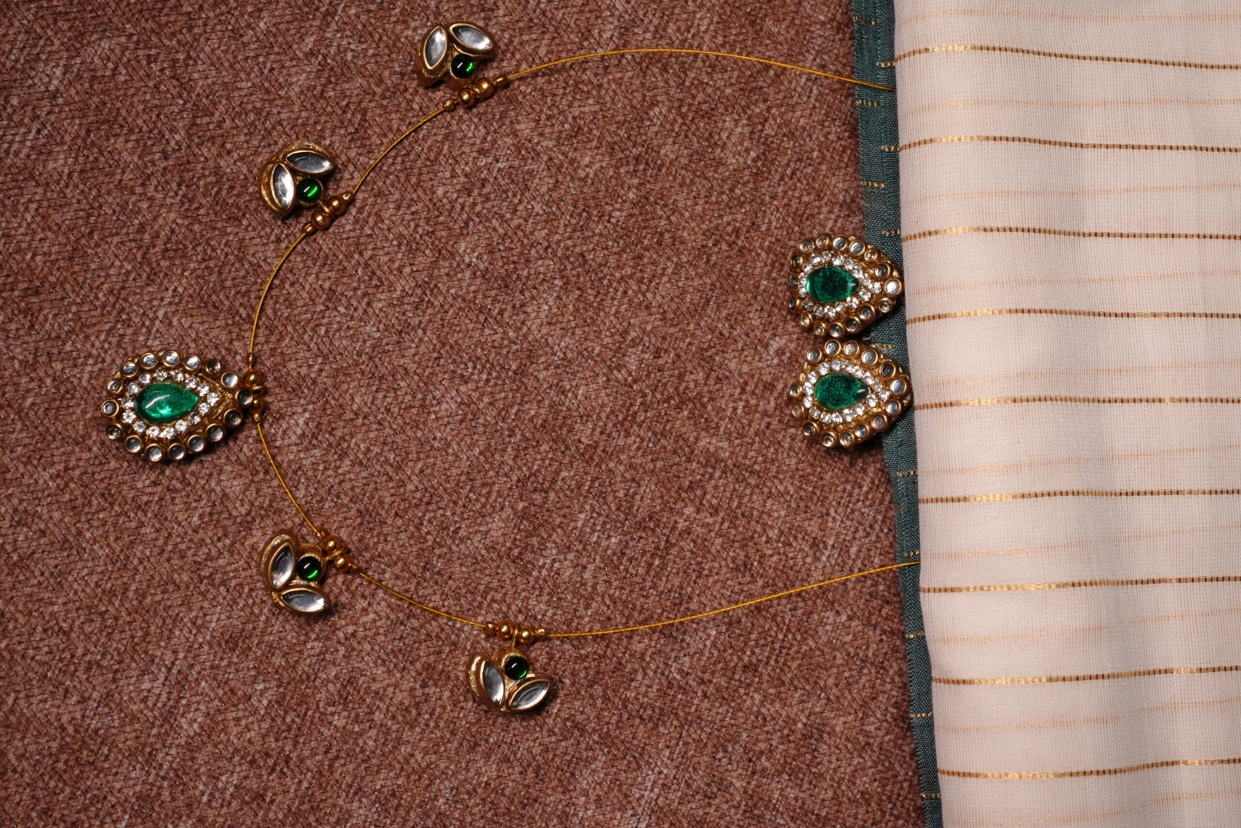 Kundan Invisible Necklace Set with Earrings - Image 5