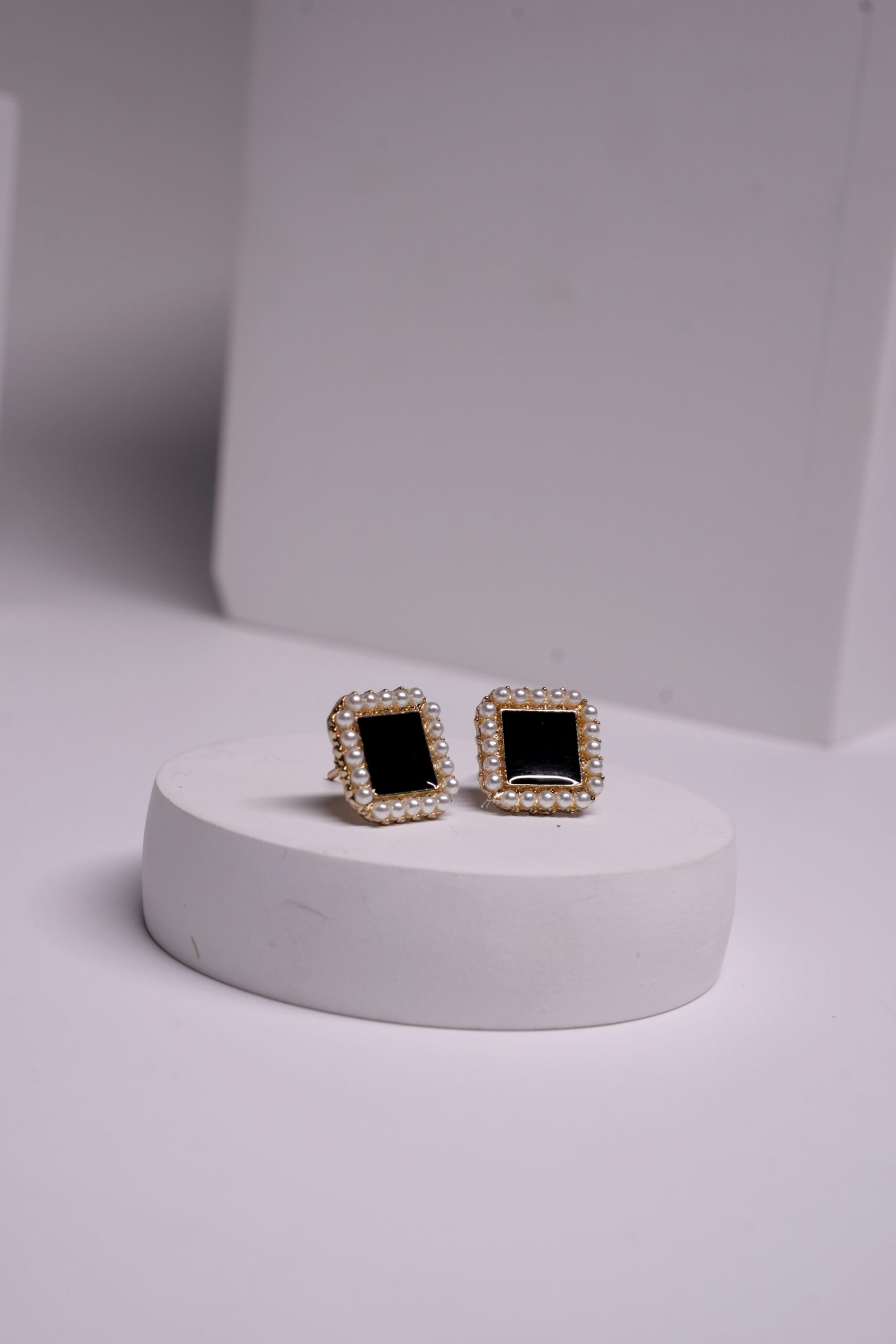 Black Onyx Pearl Border Studs