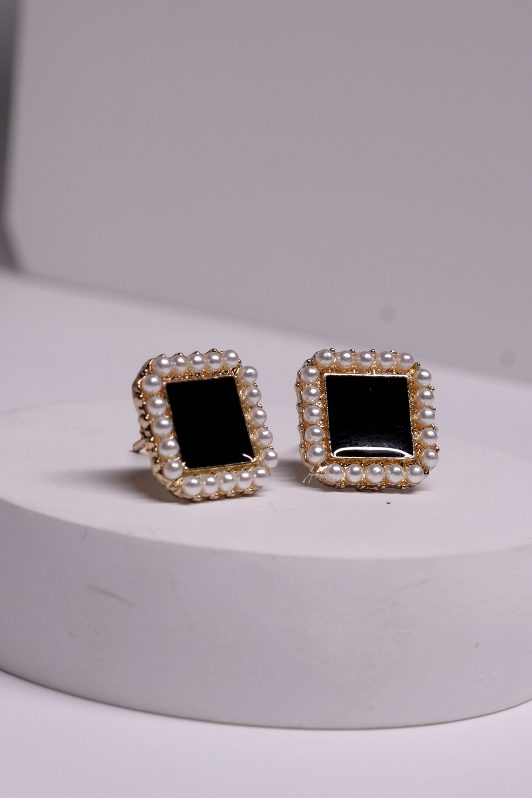 Black Onyx Pearl Border Studs - Image 4