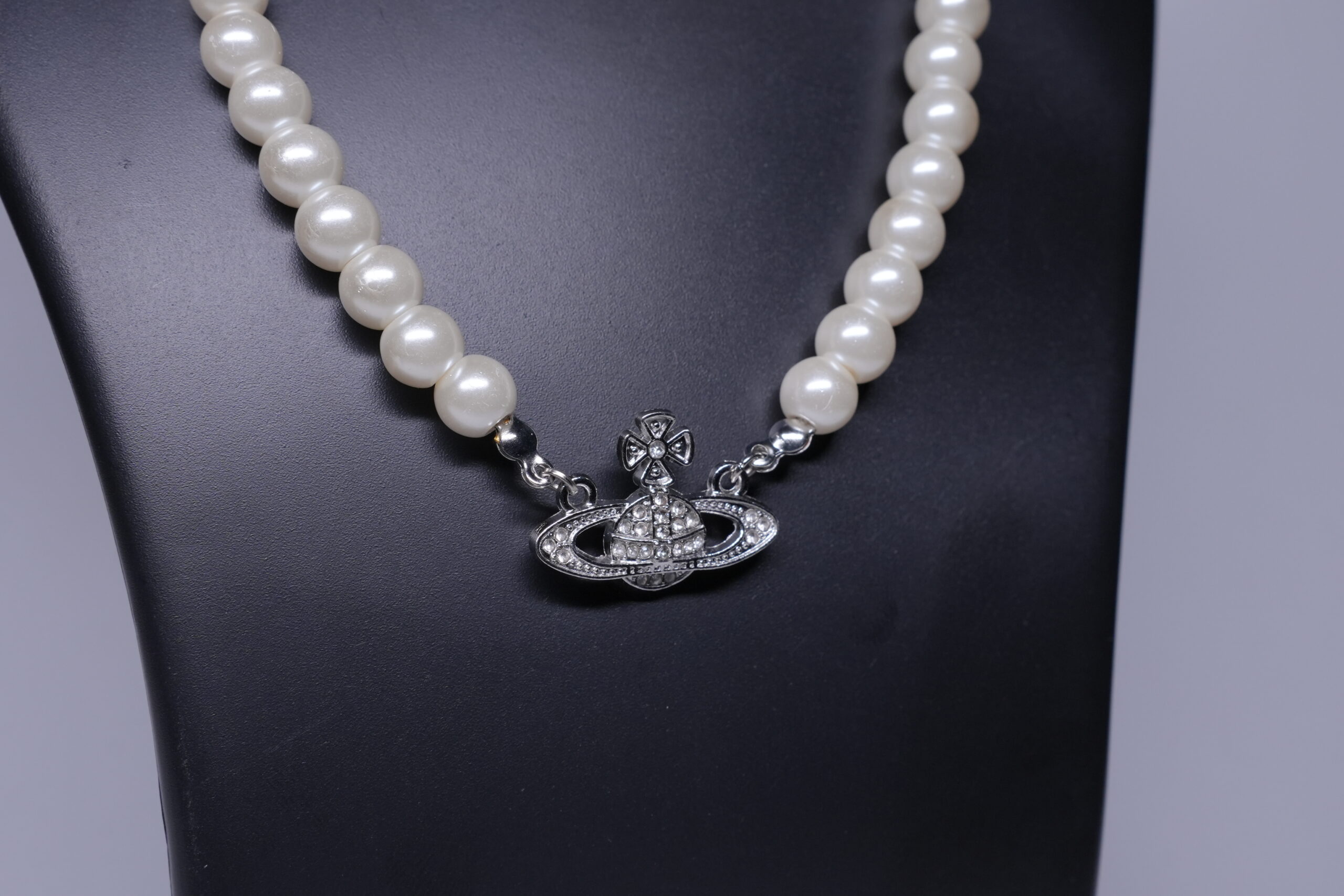 Pearl Beaded Orbit Pendant Necklace - Image 4