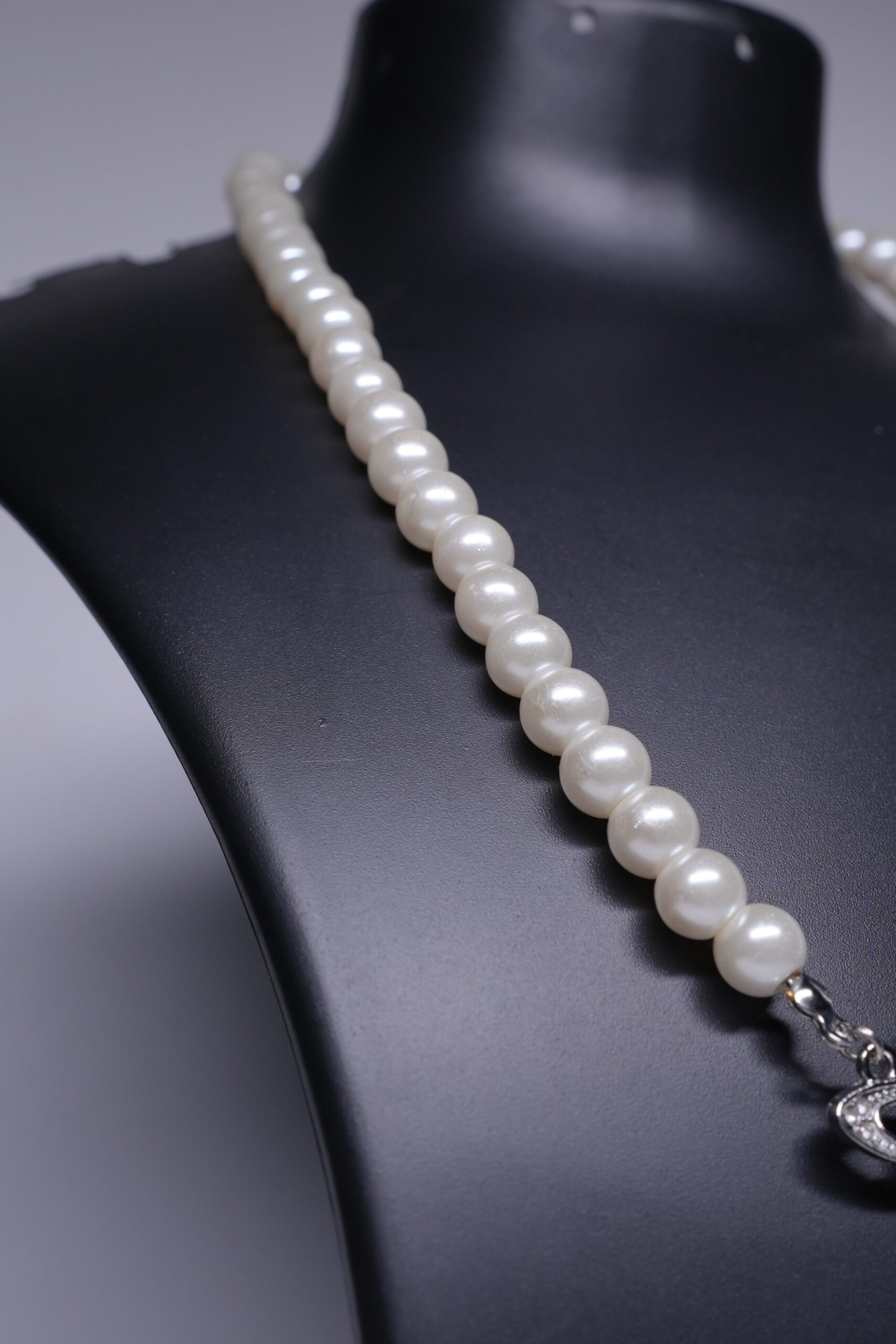 Pearl Beaded Orbit Pendant Necklace - Image 3