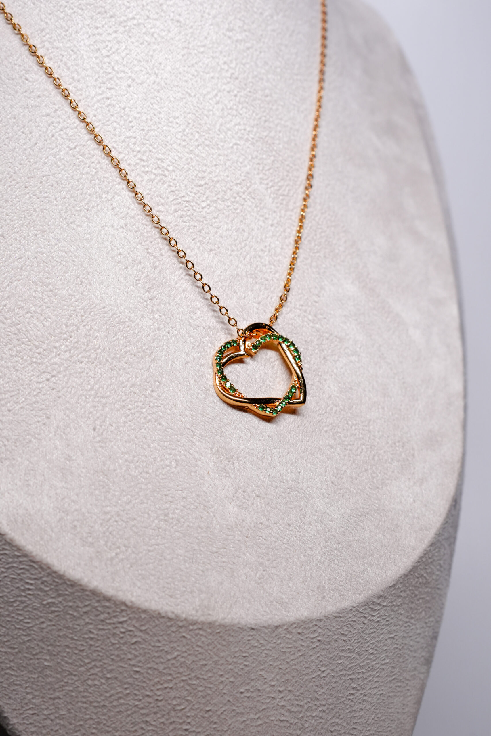 Anti-Tarnish Green Interlocking Heart Pendant Necklace - Image 3