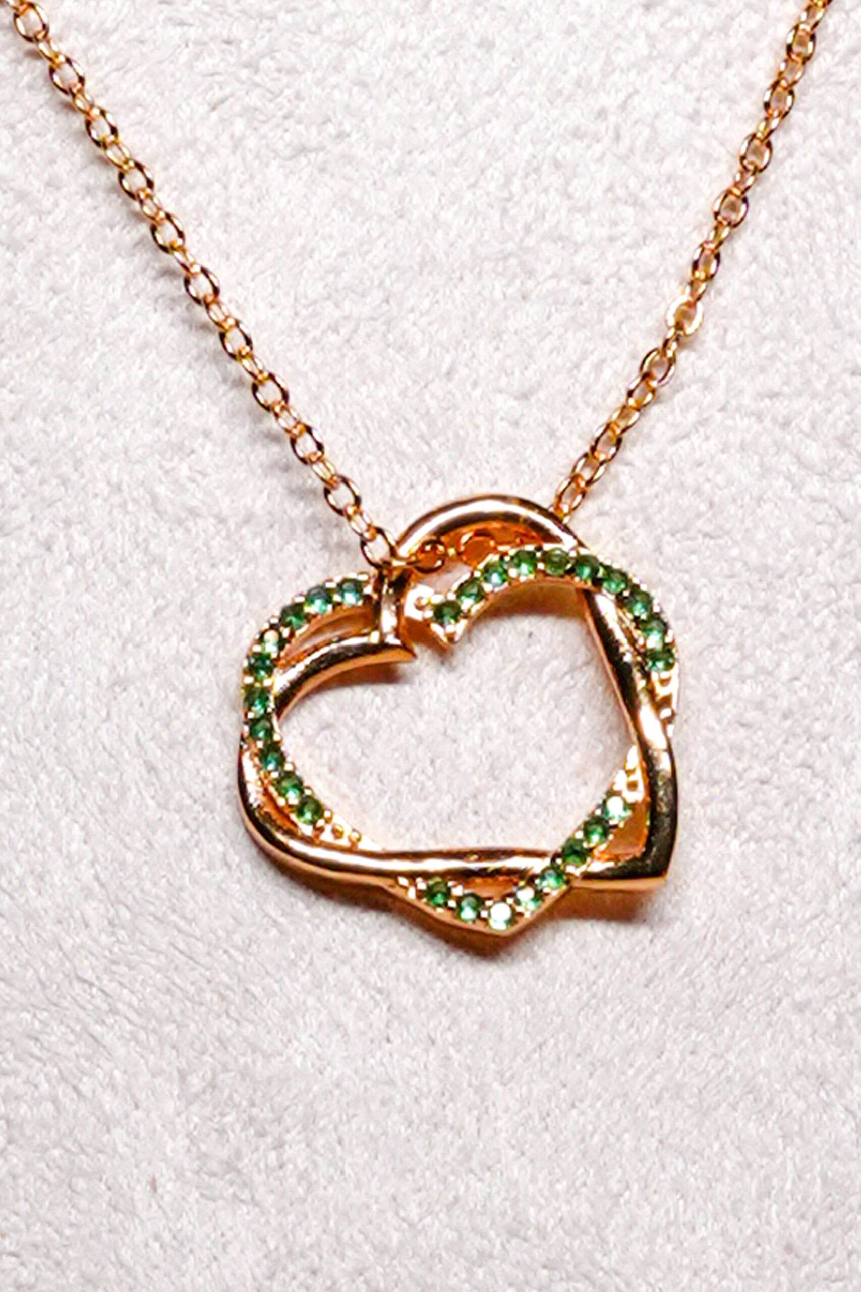 Anti-Tarnish Green Interlocking Heart Pendant Necklace - Image 4
